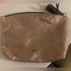 FREE w/$40 purchase || Ipsy makeup bag